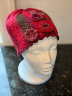 Icelandic Design 100% Alpaca Striped Beanie w Floral Appliqué. EUC. Gorpcore